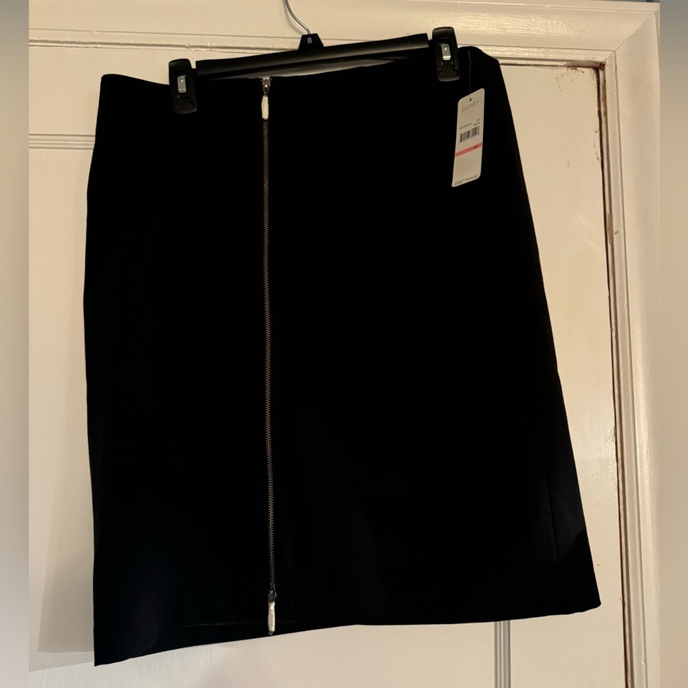 Laundry NWT Black skirt with zipper front Size 10